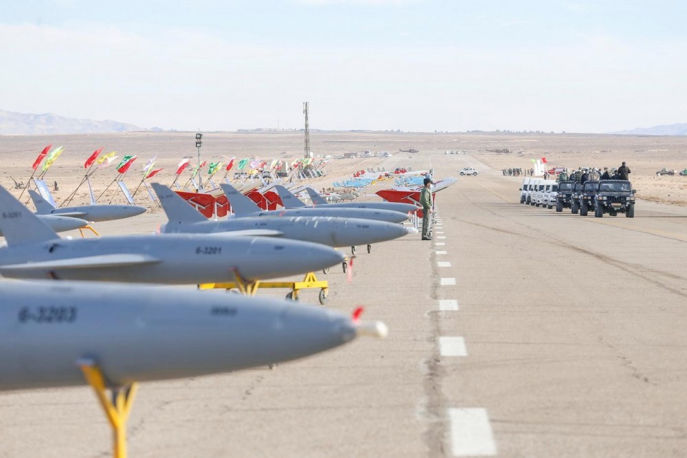 Mỹ ‘sốc’ khi biên đội tàu sân bay bị UAV Iran ghi hình cận cảnh