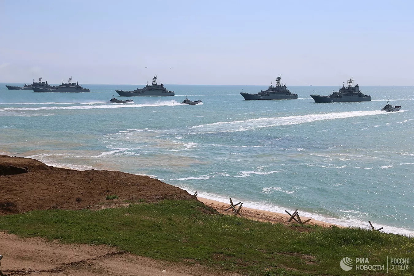 Toàn cảnh Nga tập trận quy mô lớn ở Crimea