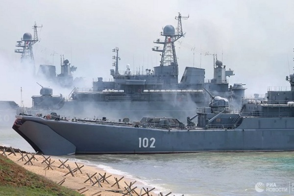 Nga rút quân khỏi biên giới với Ukraine, nhưng vẫn đóng cửa Biển Đen