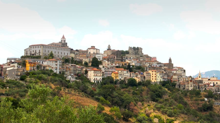 Thêm một thị trấn ở Italia rao bán nhà với giá 1 euro