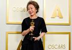 74 tuổi giành tượng vàng Oscar 2021, Youn Yuh Jung còn gây xúc động bằng sự quật cường của một bà mẹ đơn thân