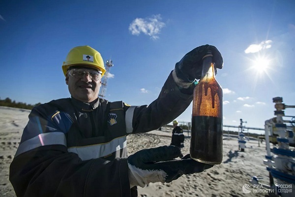 Chuyên gia hé lộ yếu tố khiến giá dầu có thể 'sụp đổ'
