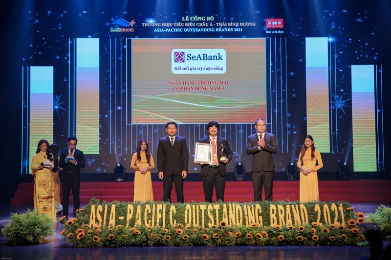 SeABank được vinh danh trong  “Top 50 doanh nghiệp tăng trưởng xuất sắc nhất Việt Nam”