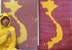 Giới trẻ "ố, á" xem chàng trai dùng 500 rubik xếp hình bản đồ Việt Nam