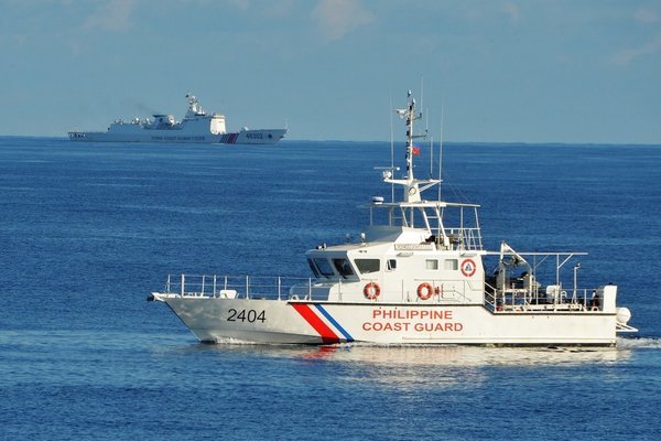 Hải cảnh Trung Quốc chặn tàu cảnh sát biển Philippines ở Biển Đông