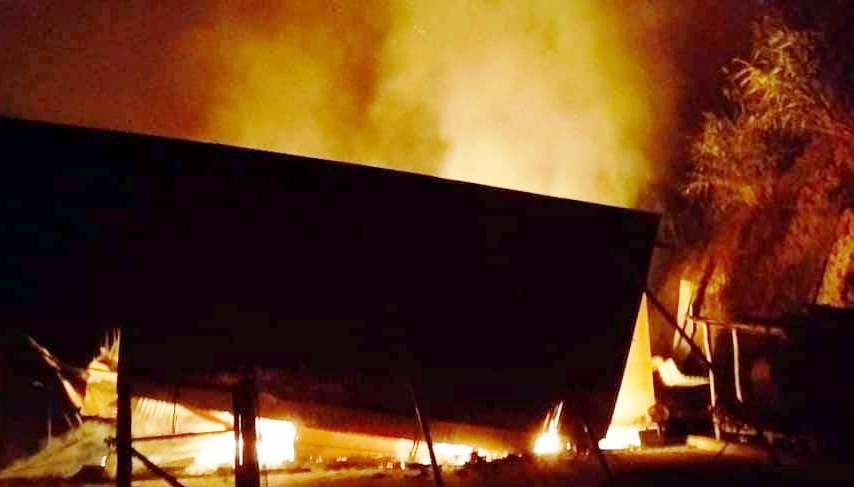 Nghệ An: Nhà sàn của cán bộ xã bốc cháy, thiệt hại hàng trăm triệu đồng
