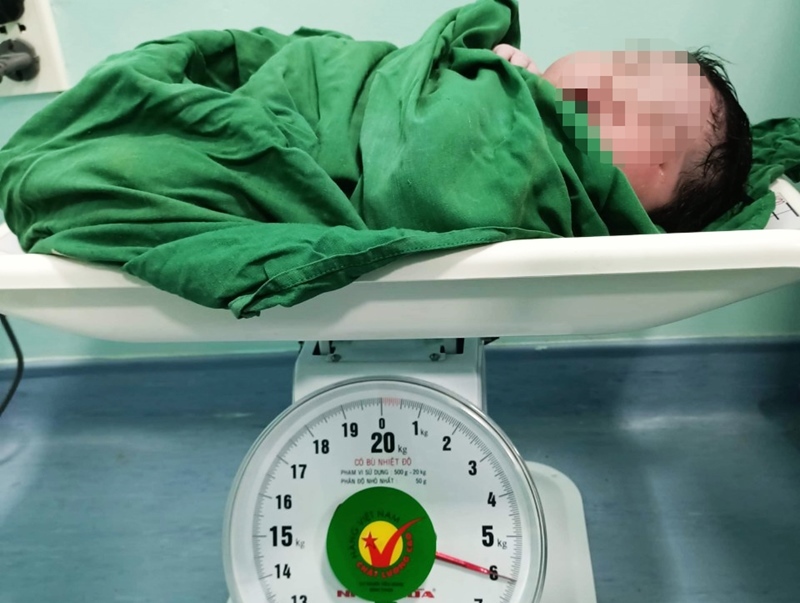 Quảng Nam: Bé gái sơ sinh có cân nặng “khủng” gần 6kg