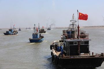 Đội tàu cá Trung Quốc lộng hành, Hàn Quốc tung kế đối phó
