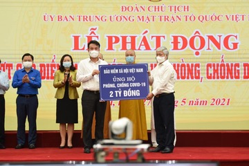 BHXH Việt Nam trao tặng 2 tỷ đồng cho quỹ chống dịch Covid-19