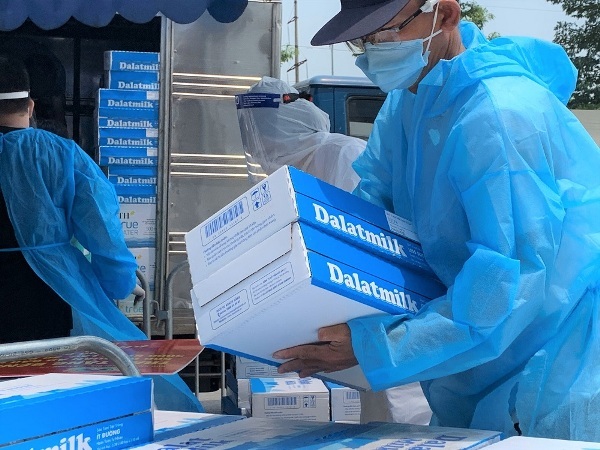 Tập đoàn TH tiếp tục trao tặng 500.000 sản phẩm tốt cho sức khỏe, góp sức chống dịch Covid-19