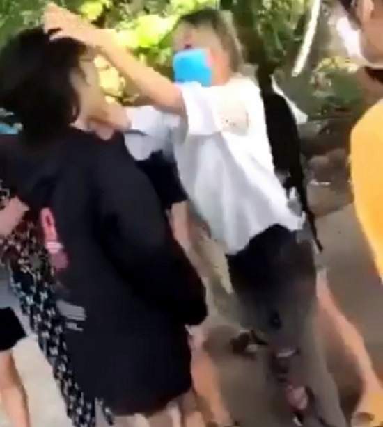 Quảng Ninh: Nữ sinh lớp 7 bị đánh hội đồng chỉ vì... 'thả' mặt cười trên Facebook