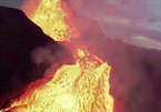 Máy bay không người lái ghi hình núi lửa đang phun trào và cái kết bất ngờ