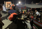 Huế: Tàu cá chở 20 tấn hải sản bị sà lan đâm chìm ở cửa biển, một ngư dân bị thương nặng