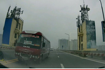 Xe khách chạy sai phần đường trên cầu Thăng Long bị người dân quay clip gửi công an Hà Nội