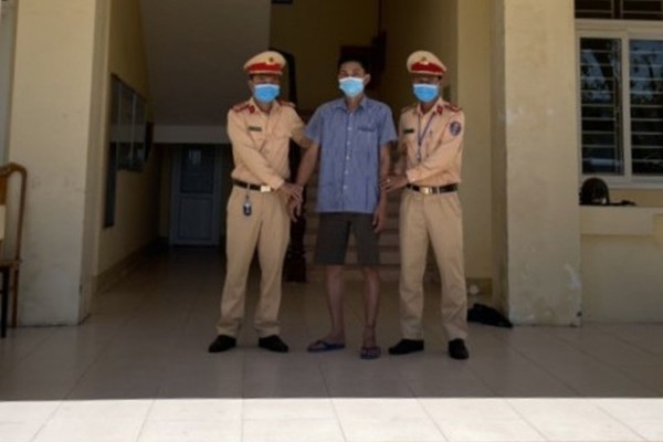 Phát hiện tài xế xe tải biển Lào dương tính với ma túy