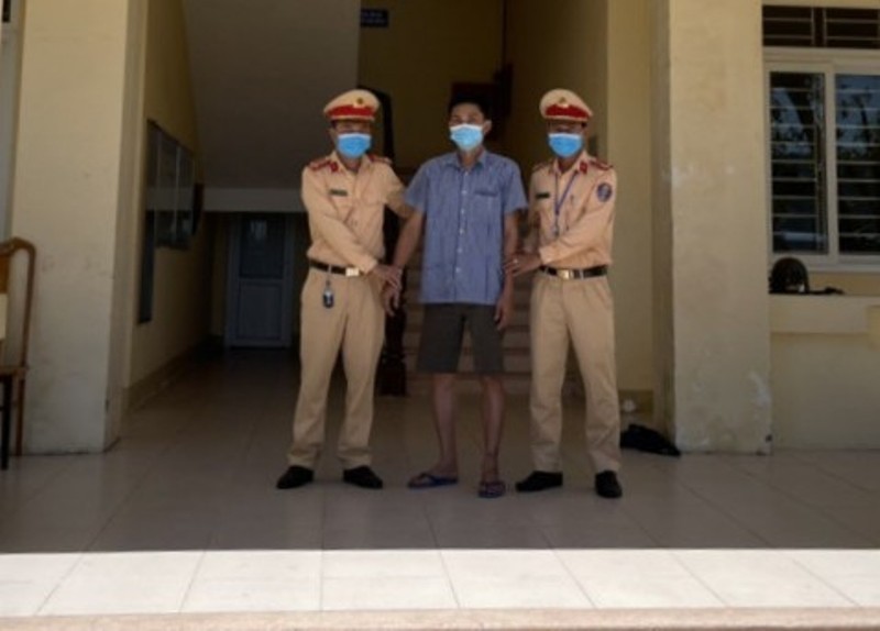 Phát hiện tài xế xe tải biển Lào dương tính với ma túy