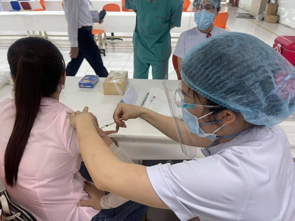 Phó Giám đốc BV Bạch Mai: Biến chứng cục máu đông sau tiêm vắc xin Covid-19 rất nhỏ, Việt Nam chưa có ai
