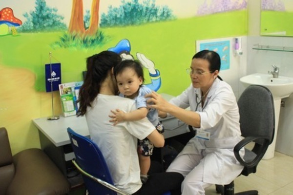 Bỏ lỡ tiêm chủng nhiều loại vắc xin cho trẻ, lo ngại nguy cơ 'dịch chồng dịch'