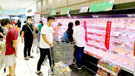 Hà Nội trở về trạng thái bình thường mới, chuyên gia khuyến cáo người dân 'đừng lượn lờ siêu thị'
