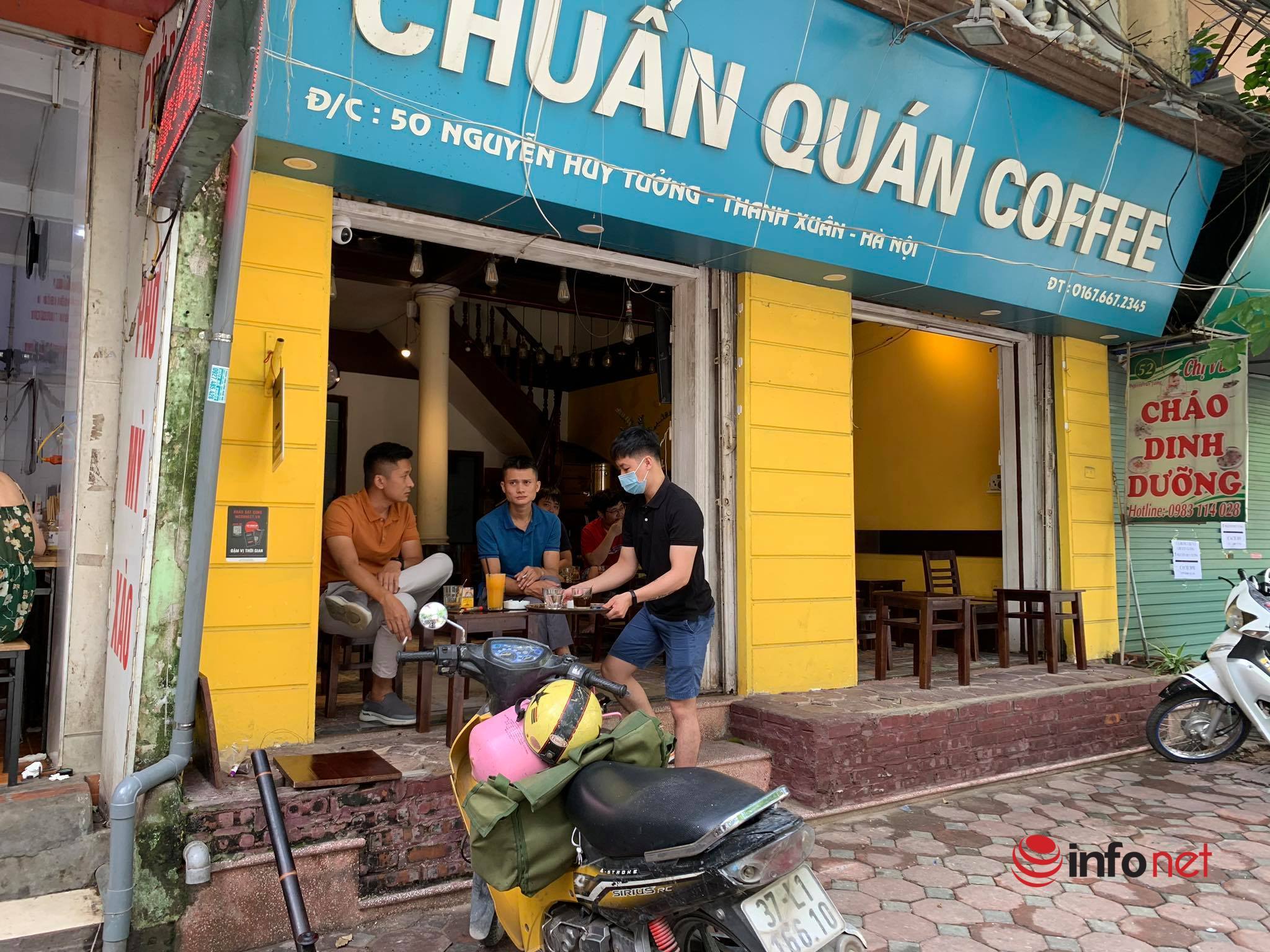 Sáng chủ nhật đi ăn phở, uống cà phê giãn cách ở Hà Nội