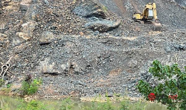 Mỏ đá nổ mìn 'lấp sông' Sêrêpốk sẽ bị đề nghị rút phép một phần