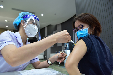 Sau khi tiêm vắc xin bị sốt hay không sốt thì tốt hơn?