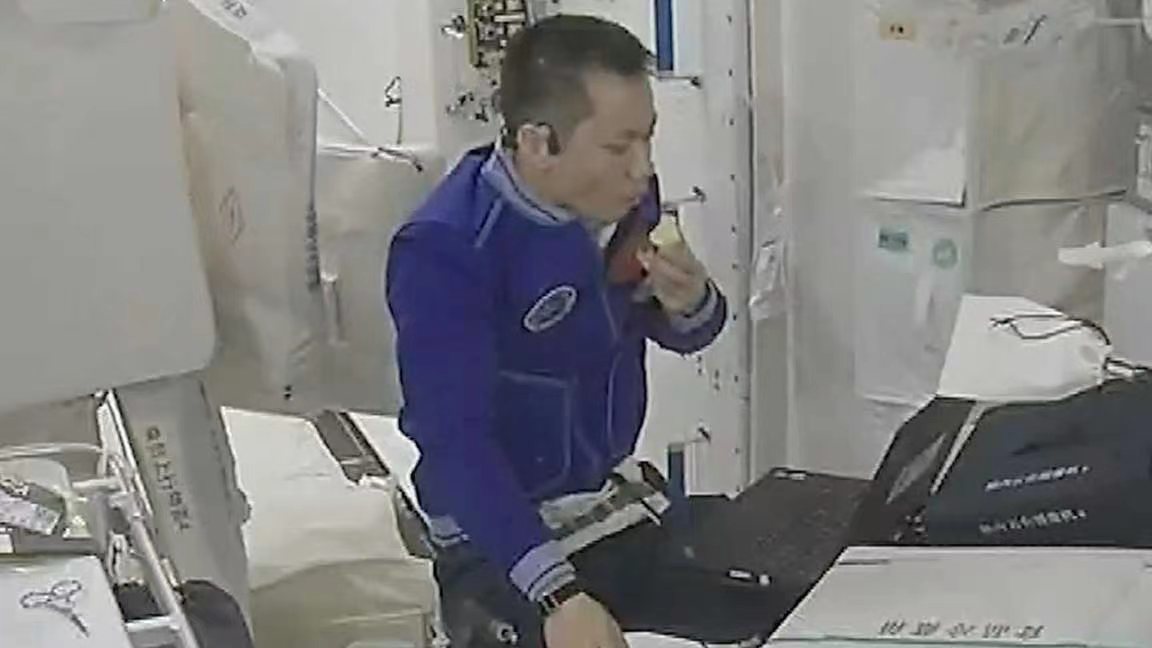 Thực đơn 120 món của phi hành gia Trung Quốc trên trạm vũ trụ
