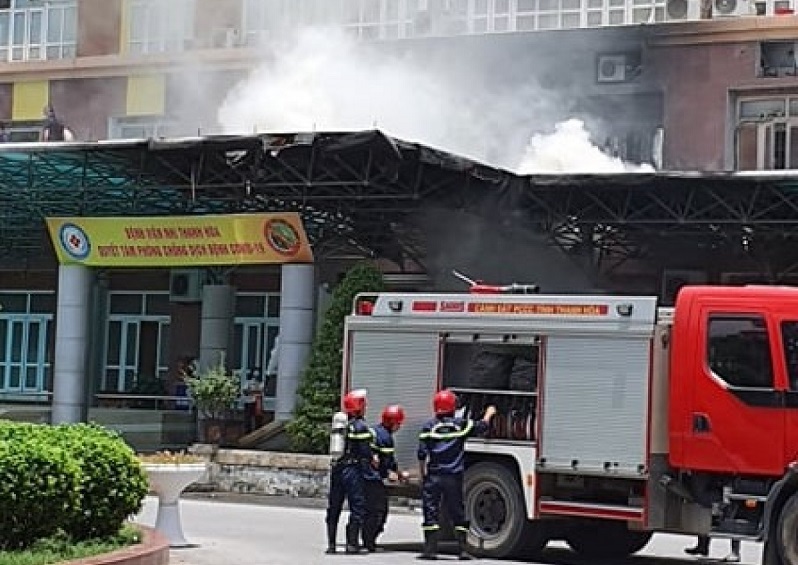 Cháy ở Bệnh viện Nhi Thanh Hóa lúc giữa trưa
