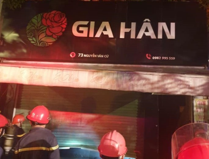 Cửa hàng hoa tươi bốc cháy lúc rạng sáng, 4 người may mắn thoát nạn