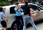 Phụ xe bus Hà Nội bị thanh niên đi ô tô con túm cổ uy hiếp