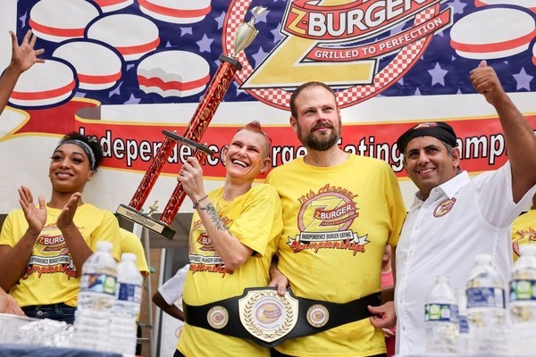 mỹ,bánh hamburger,tay ăn chuyên nghiệp,thi ăn,Washington DC