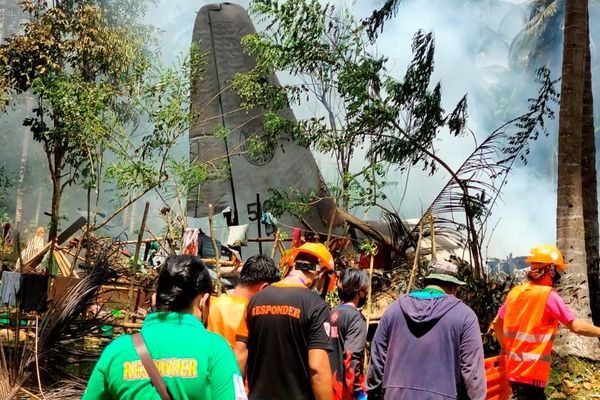 Hiện trường vụ tai nạn khủng khiếp nhất trong 30 năm của không quân Philippines