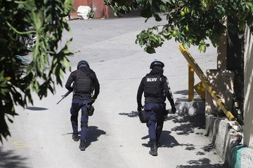 Cảnh sát Haiti đấu súng với nhóm ám sát Tổng thống, 4 kẻ bị bắn hạ, 2 tên bị bắt