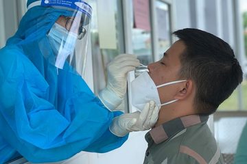Ca bệnh đầu tiên ở Việt Nam mắc chủng Omicron, chuyên gia cảnh báo nhóm nào dễ nhiễm?