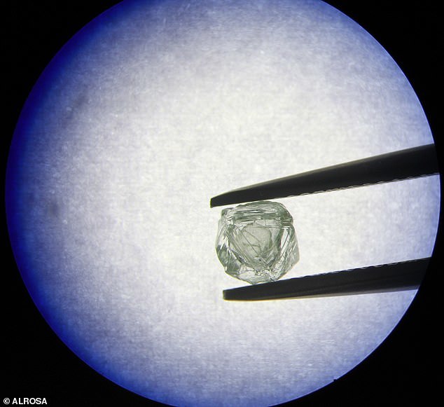 Phát hiện gây sốc: Viên kim cương bọc... kim cương 800 triệu năm tuổi ở Nga