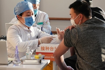 Trung Quốc: Không tiêm vắc-xin Covid-19, không tới siêu thị, khách sạn, nhà hàng
