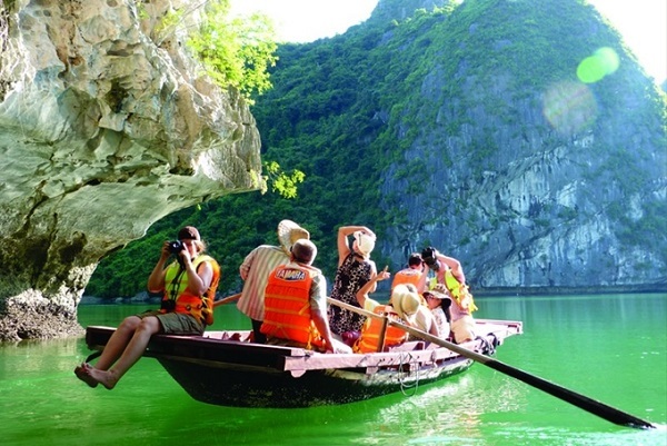 6 tháng đầu năm tổng thu từ du lịch Quảng Ninh đạt trên 5.200 tỷ đồng