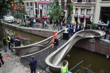Cầu thép in 3D siêu ấn tượng ở Hà Lan