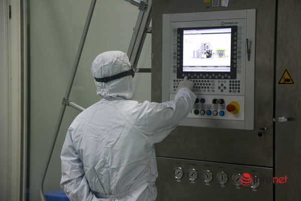 Bên trong nhà máy sản xuất hơn 6 triệu ống dung môi hỗ trợ cho chiến dịch tiêm phòng Covid-19
