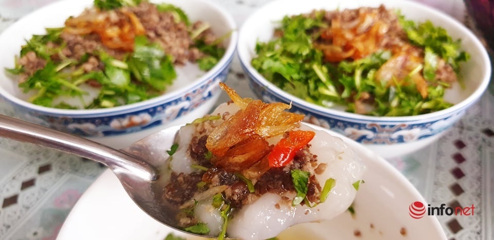 Quà vặt tại nhà: Cách làm bánh đúc nóng đơn giản của mẹ đảm