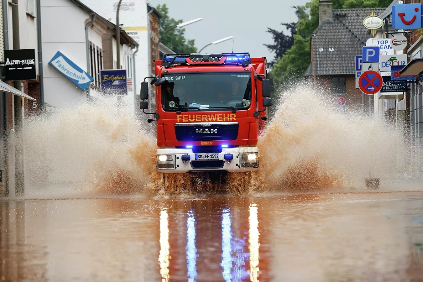 Hậu quả khủng khiếp của lũ lụt ở châu Âu