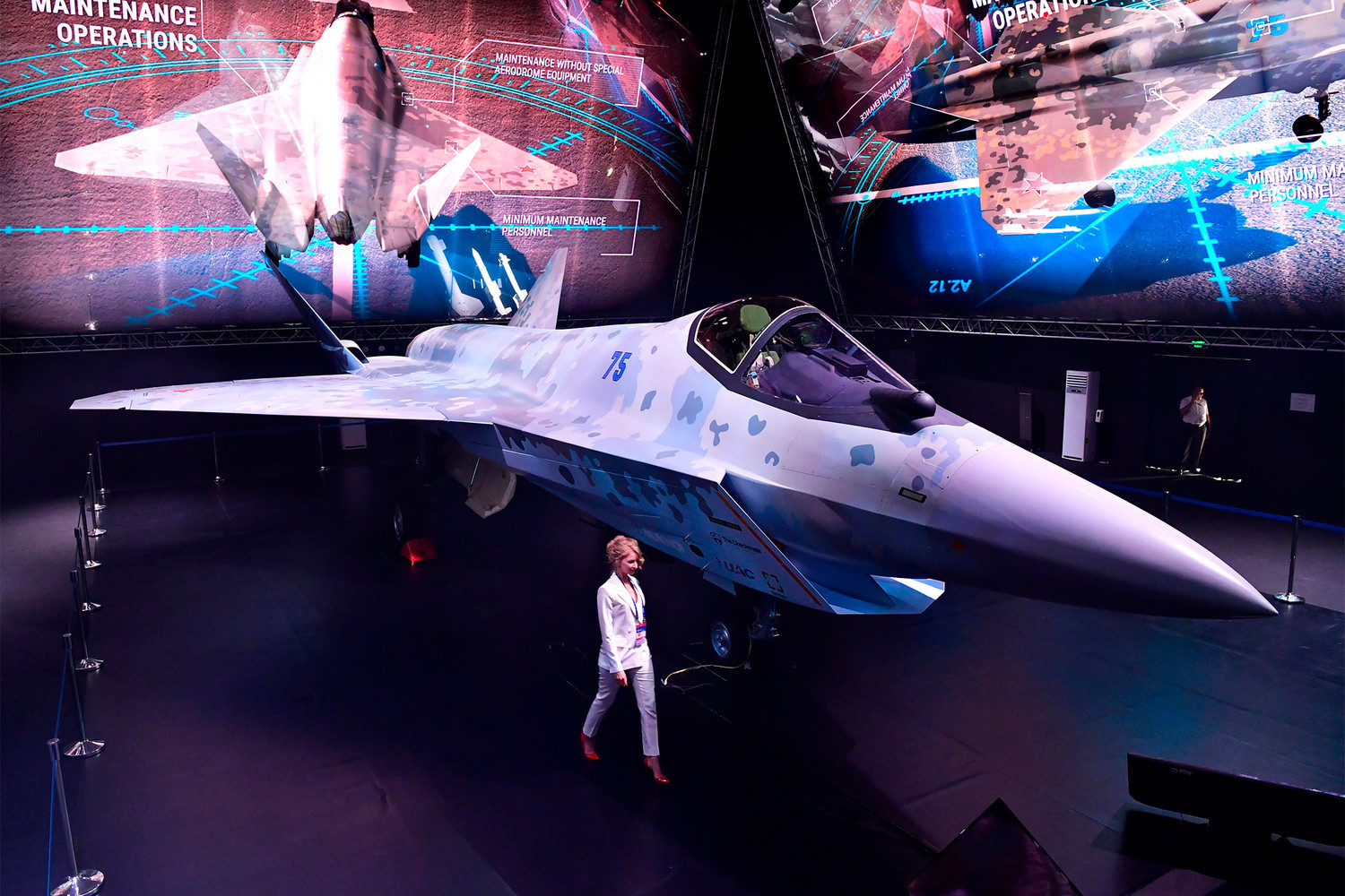 Cận cảnh máy bay chiến đấu thế hệ thứ 5 mới nhất của Nga