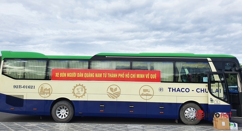 Đoàn xe đầu tiên lên đường đi TP.HCM đón người dân Quảng Nam