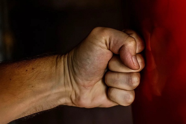 Các chính trị gia Moldova 'ẩu đả' trên sóng truyền hình - Vimarsana News