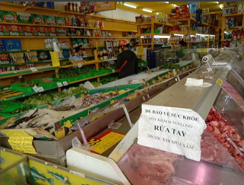 TP.HCM: Lượng người đi chợ, siêu thị đã giảm hẳn, giá trứng một số nơi vẫn tăng