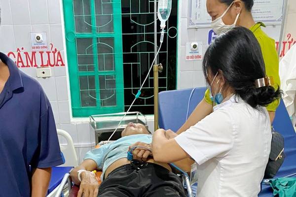 Nghệ An: Kịp thời cấp cứu người đàn ông bị mẩu xương gà bịt kín đường thở