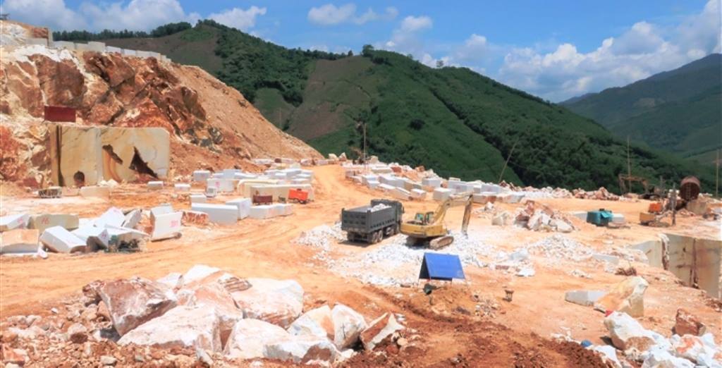 Khởi tố vụ khai thác đá trắng trái phép quy mô lớn ở Nghệ An