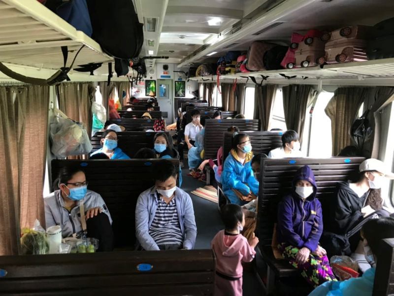 Bé gái 11 tuổi ở nhà trọ 1 mình suốt 24 ngày do mẹ đi cách ly đã được lên tàu về quê Hà Tĩnh