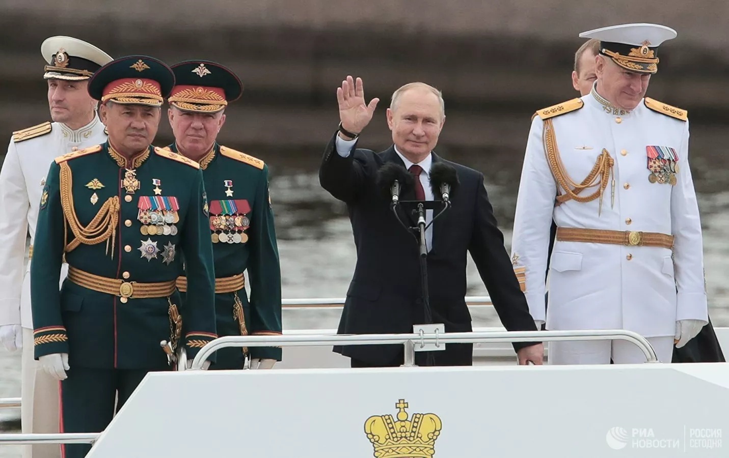 Toàn cảnh lễ duyệt binh kỷ niệm 325 năm Ngày Hải quân Nga