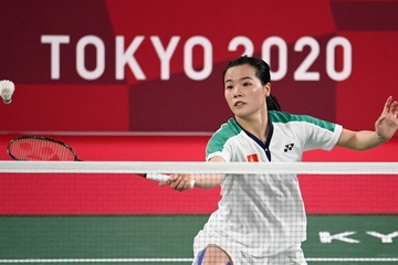 Thua tay vợt số 1 thế giới, 'hot girl' cầu lông Thùy Linh vẫn nhận mưa lời khen